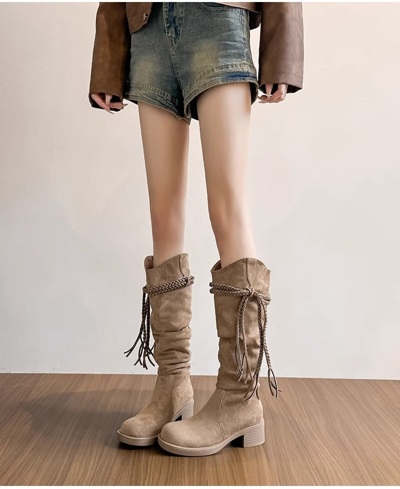 Damen Modische Stiefel mit lässigem Falten-Design und dekorativen Fransen EB