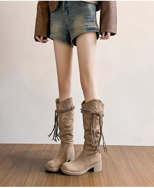 Damen Modische Stiefel mit lässigem Falten-Design und dekorativen Fransen EB
