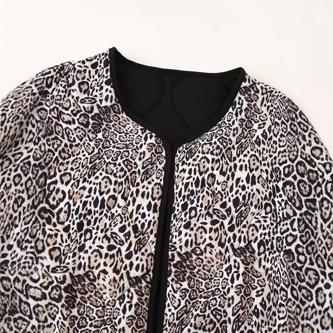 Damen gesteppte Jacke mit modernem Leopardenmuster und praktischen Taschen EB