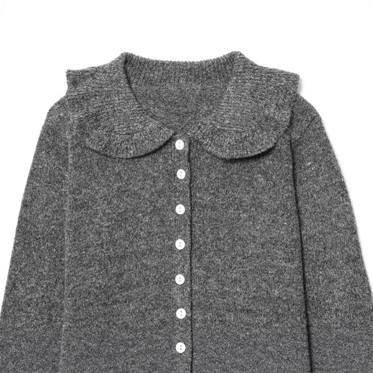 Damen Strickjacke mit Peter Pan Kragen und Knopfdetail EB