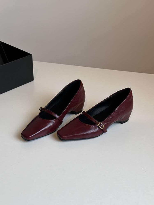 Damen elegante Pumps mit modischem Riemchen und komfortablem Blockabsatz EB