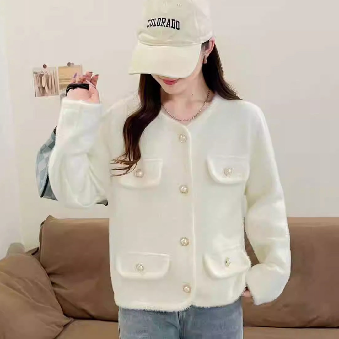 Damen Flauschiger Cardigan mit dekorativen Knopfdetails und praktischen Taschen EB