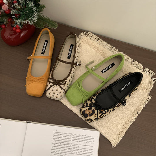 Damen elegante Ballerinas mit floralem Muster und zierlichen Riemen EB