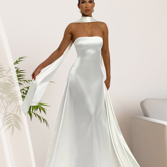 Damen Bandeau-Maxikleid mit schickem Halsschmuck und fließendem Satin EB