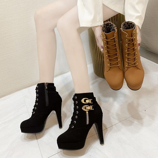 Damen Stiefeletten mit stylischem Schnürdesign und goldenen Akzent-Details EB