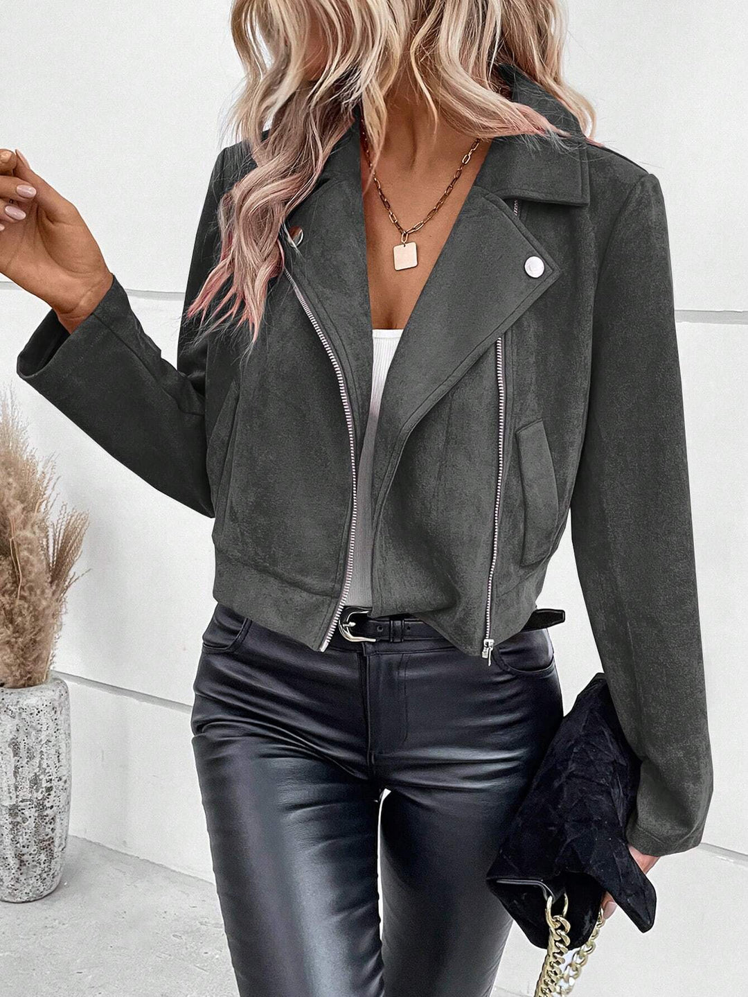 Damen Stylische Bikerjacke aus Kunstleder mit asymmetrischem Reißverschluss EB