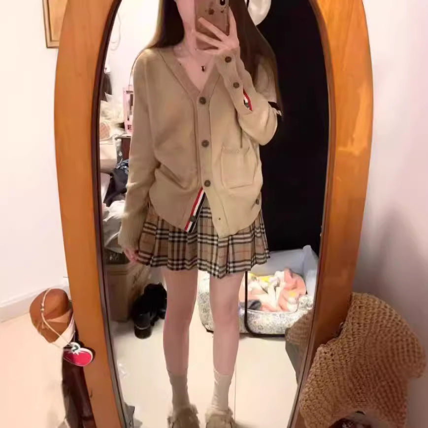 Damen Strickjacke mit hohen Taschen und grafischen Akzenten EB