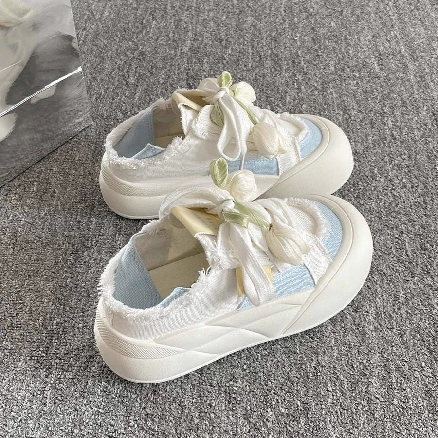 Damen Sneaker mit floralem Schnürsenkel und trendigem Design EB