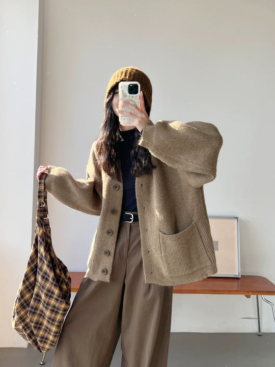 Damen Gemütliche Strickjacke mit großen Taschen und Knopfdetail EB