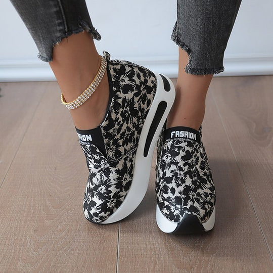Damen Sportliche Slip-On Sneakers mit floralem Muster und rutschfester Sohle EB
