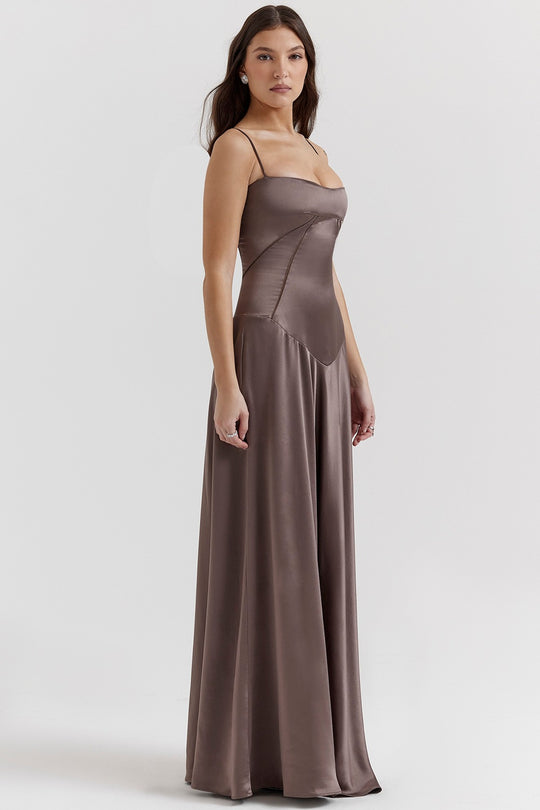 Damen Elegantes Maxikleid mit schmalen Spaghettiträgern und fließendem Satinfall EB