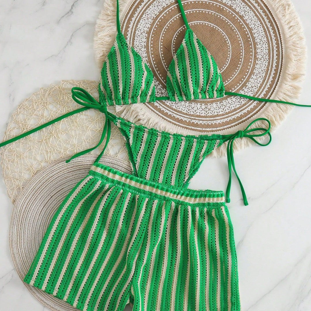 Damen Bikinikombination mit gestreiftem Design und lässigen Shorts EB