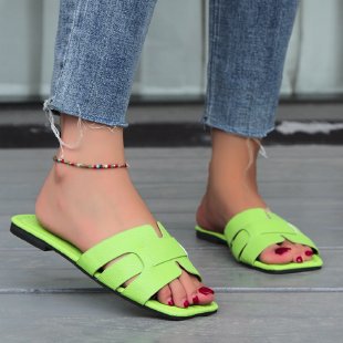 Damen Komfortable Zehensandalen mit modischem Schnitt und dekorativen Riemen EB