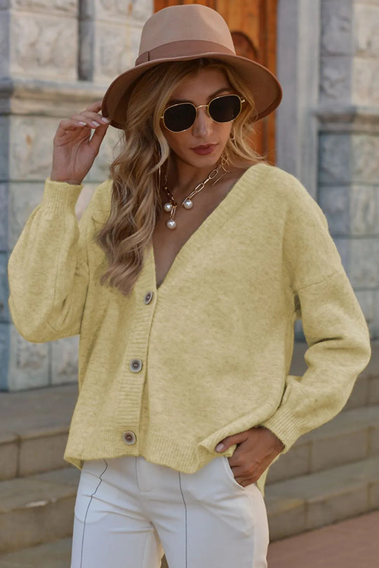 Damen Grobstrickcardigan mit lässigem V-Ausschnitt und dekorativen Knopfdetails EB
