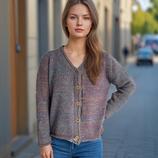 Damen Strickjacke mit kreativem Farbmuster und goldenen Knöpfen EB