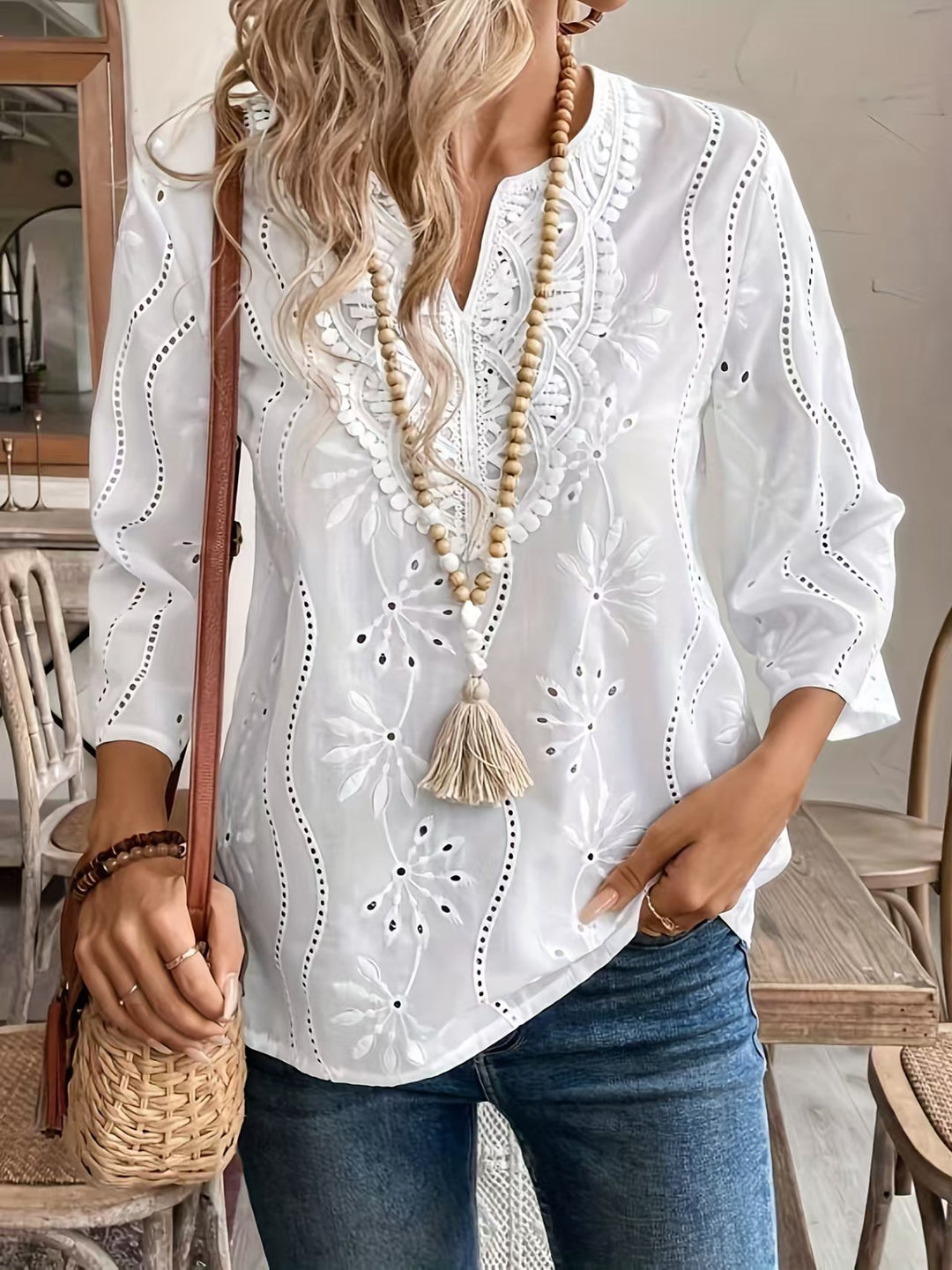 Damen Bluse mit aufwendigem Stickmuster und feinen Details EB