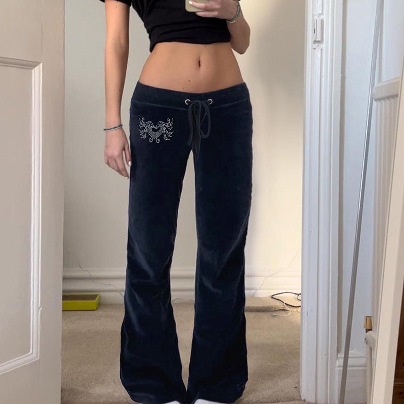 Damen-Sweatpants im lässigen Flared-Design mit trendigen Stickereien EB