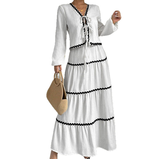 Damen Maxi-Kleid mit verspieltem Schnürungsausschnitt und elegantem Rüschenboden EB