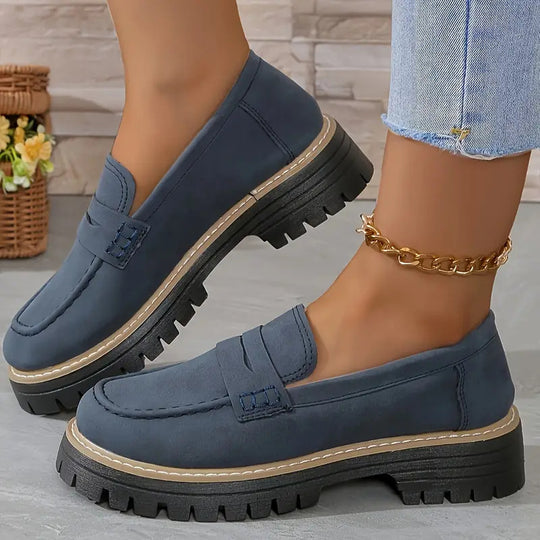 Damen robuster Plateau-Halbschuh im Loafer-Stil mit profilierter Gummisohle und dekorativem Steg EB
