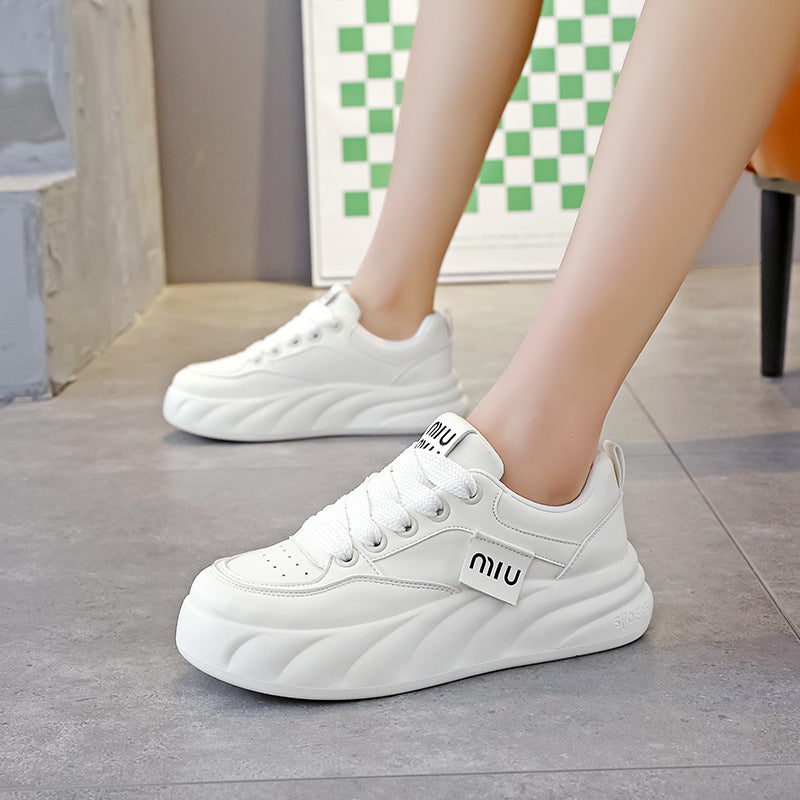 Damen Lifestyle Sneakers mit dicker, flexibler Sohle und sportlichem Design EB