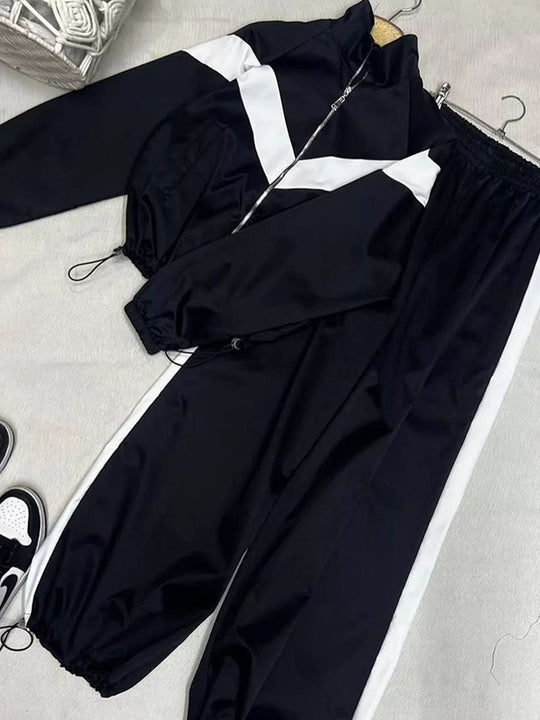 Damen nan Satin-Trackset mit Stehkragen, Chevron-Streifen und Kordelzug EB