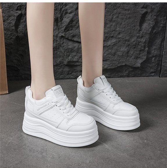 Damen Hochmodische Plateau Sneakers mit eleganter Silhouette EB