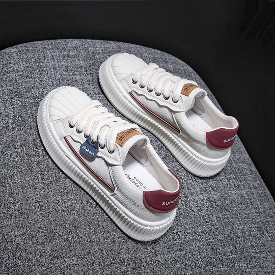 Damen Sportliche Sneakers mit charakteristischem Oberflächen-Design und rutschfester Sohle EB