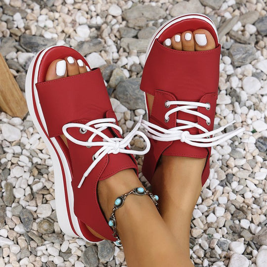 Damen Plateau-Sandalen mit atmungsaktiven Einschnitten und verstellbarem Riemen EB