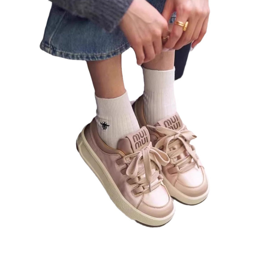 Damen Sneakers mit glänzendem Obermaterial und komfortabler Dämpfung EB