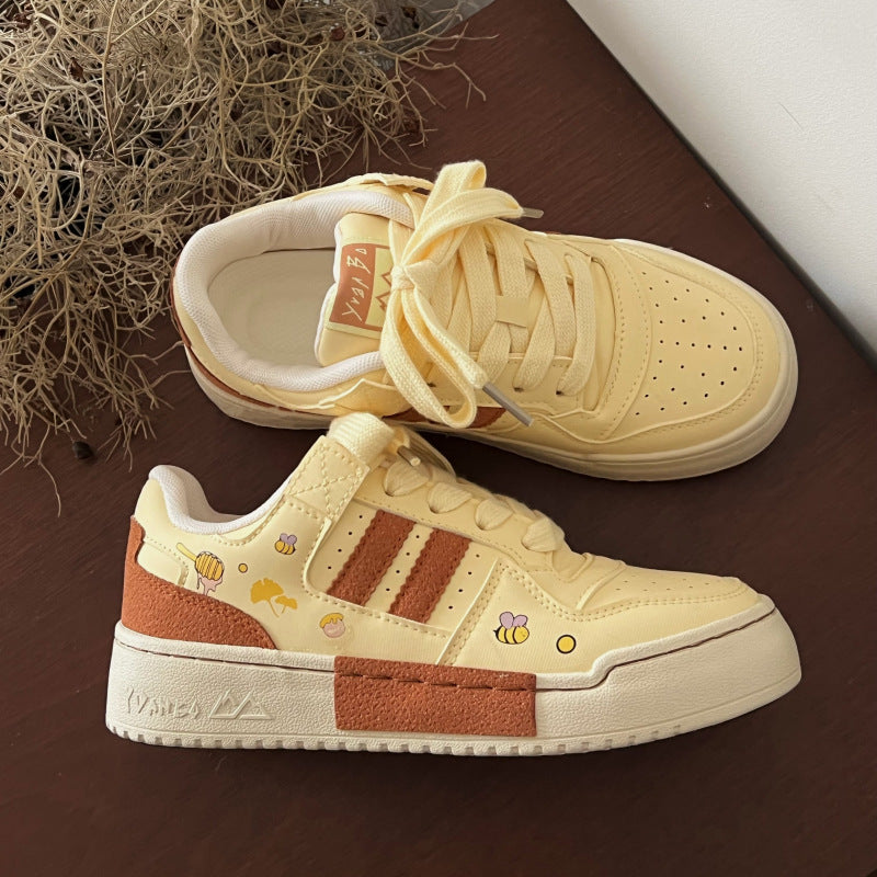 Damen trendige Sneakers mit lustigen Motiv-Details EB