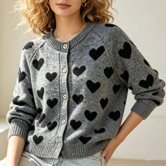 Damen Kuscheliger Jacquard-Cardigan mit Herzmotiv, Raglanärmeln und Knopfleiste EB