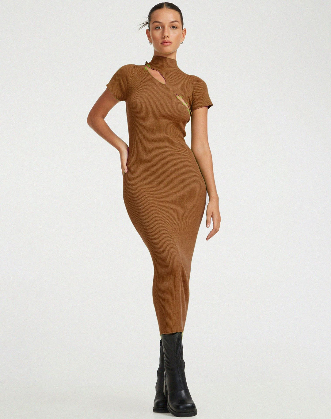 Damen figurbetontes Strickkleid mit asymmetrischem Ausschnitt und hohem Kragen EB