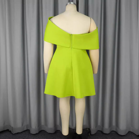 Damen elegantes Minikleid mit asymmetrischem Schnitt und voluminösem Überwurf EB
