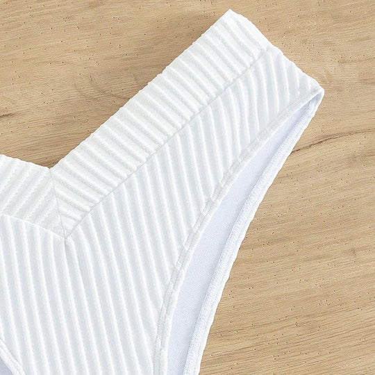 Damen Hoch geschnittener Bikinislip mit modischem V-Design EB