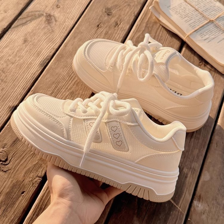 Damen Plateau-Sneaker mit modischem Herz-Design und dämpfender Sohle EB