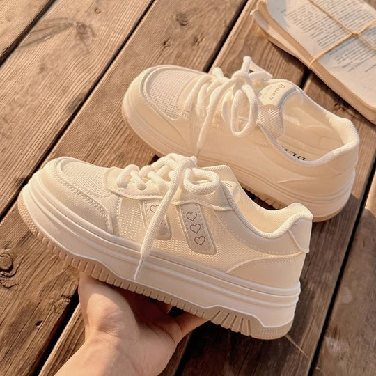 Damen Plateau-Sneaker mit modischem Herz-Design und dämpfender Sohle EB