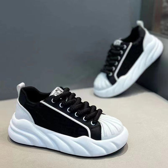 Damen Sportliche Sneaker mit texturierter Oberfläche und dämpfender Sohle EB