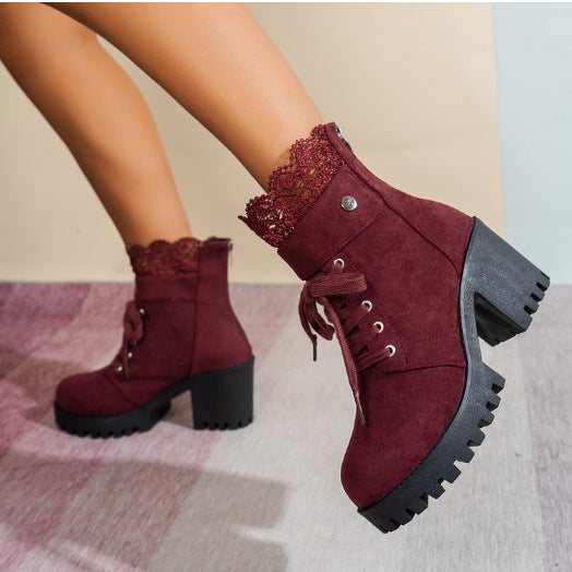 Damen nan Schnürstiefelette mit grober Profilsohle, mittelhohem Blockabsatz und Spitzenkragen EB