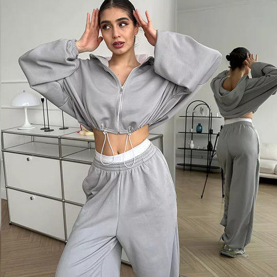 Damen kurzes Kapuzenzipper-Lounge-Set mit oversized Ärmeln und weitem Jogginghose-Schnitt EB