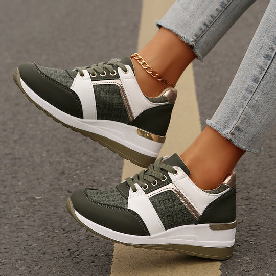 Damen sportive Keil-Sneaker mit strukturiertem Strickmix gepolstertem Komfortfußbett und goldenen Akzenten EB