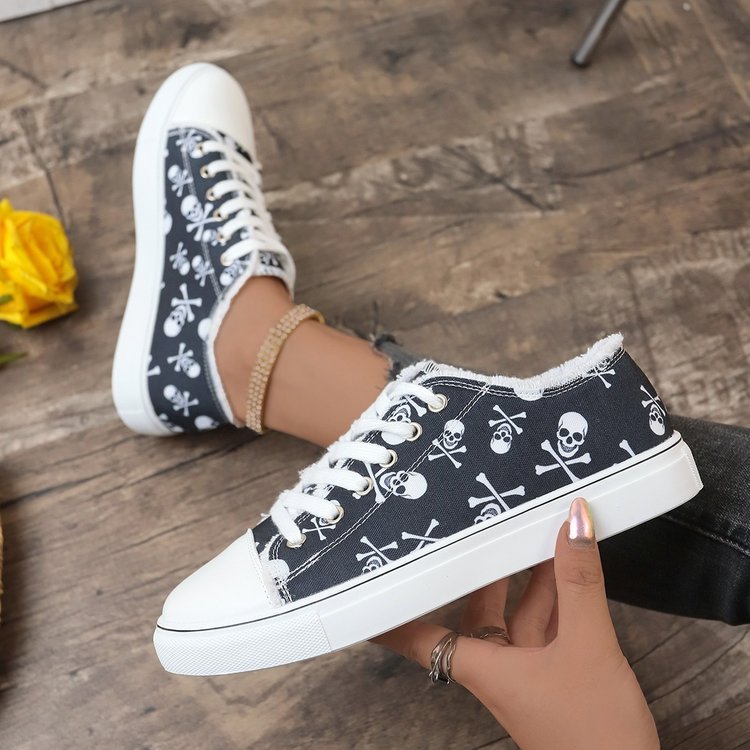 Damen lässiger Plateausneaker mit Totenkopf-Print, fransigem Canvasrand und verstärkter Zehenkappe EB
