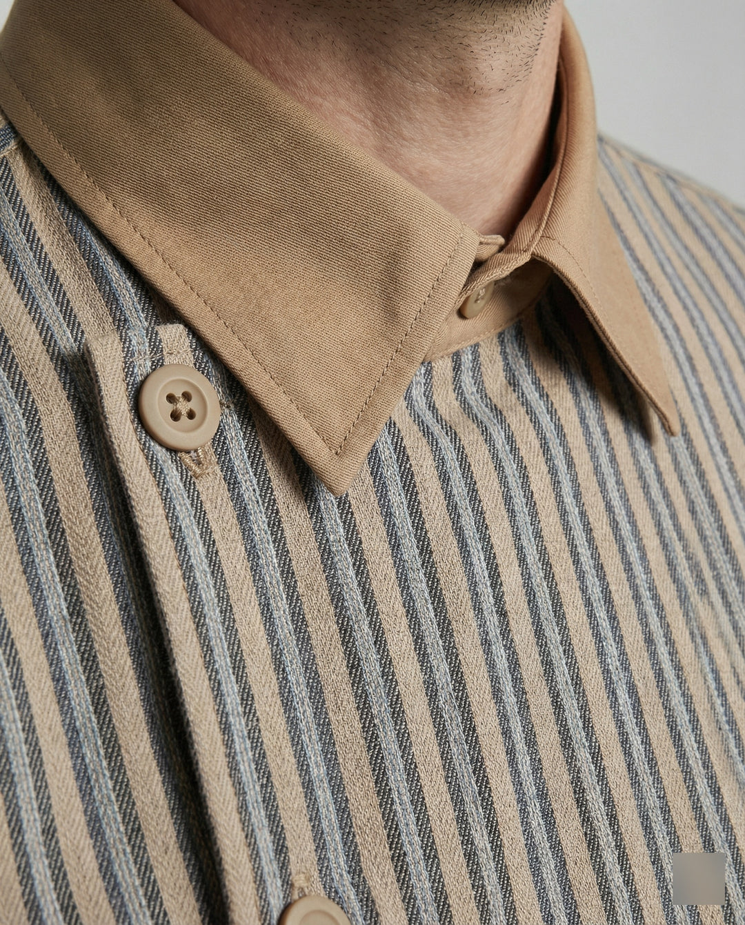 Herren gestreifte Übergangsjacke mit asymmetrischem Revers und doppelter Knopfleiste EB