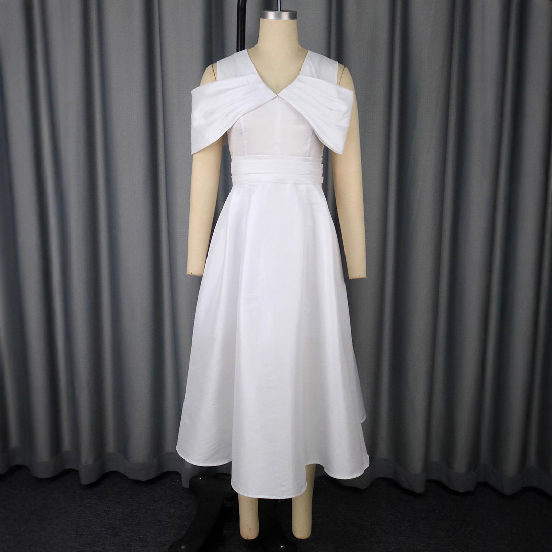 Damen Elegantes Kleid mit weitem Rock und Schulterdetails EB