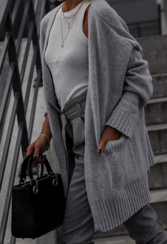 Damen gemütlicher Strickcardigan mit lässiger Silhouette und praktischen Taschen EB