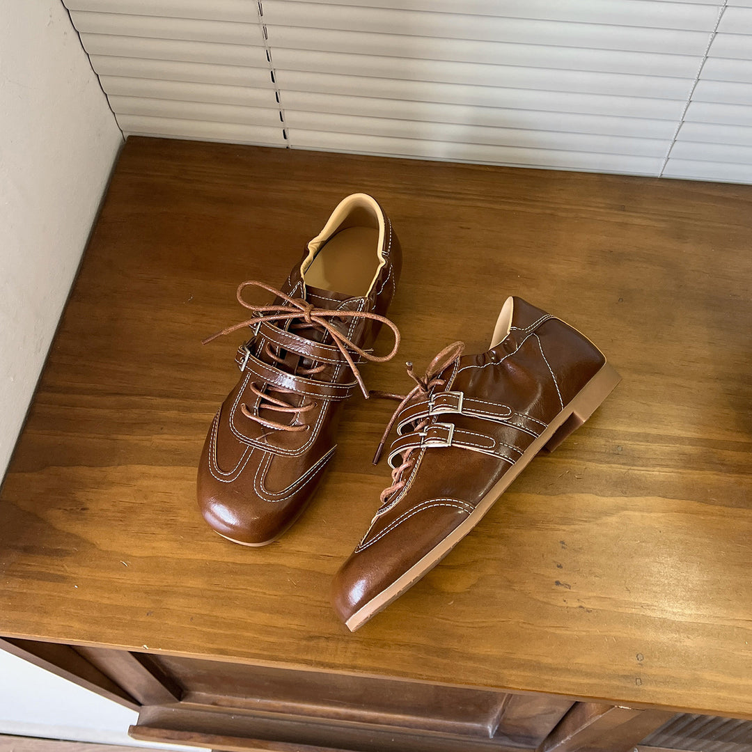 Damen Sportliche Lederschuhe mit modischen Schnürdetails EB