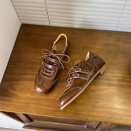 Damen Sportliche Lederschuhe mit modischen Schnürdetails EB