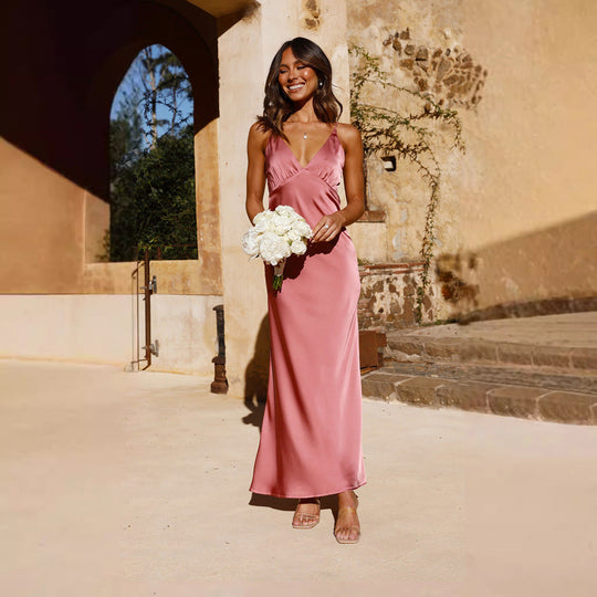 Damen Elegantes und Figurbetontes Abendkleid mit Tiefem V-Ausschnitt und Schmalem Schnitt EB