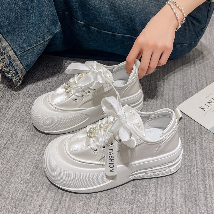 Damen modische Sneakers mit detailverliebtem Satinband und glamourösen Applikationen EB