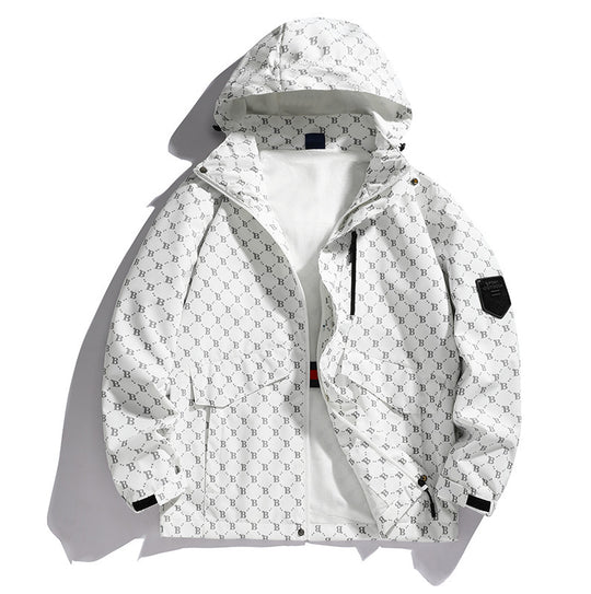 Herren Kapuzen-Softshelljacke mit Allover‑Monogramm, atmungsaktivem Meshfutter und Reißverschlusstaschen EB