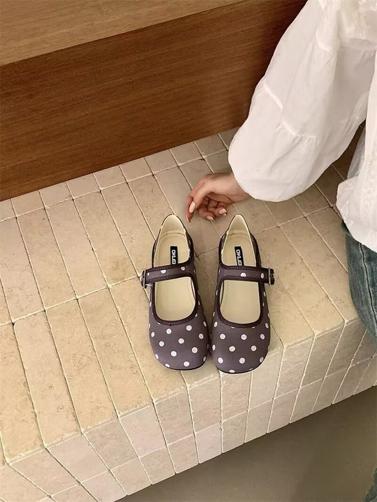 Damen Ballerinas mit verstellbarem Riemchen und perforierter Oberfläche EB